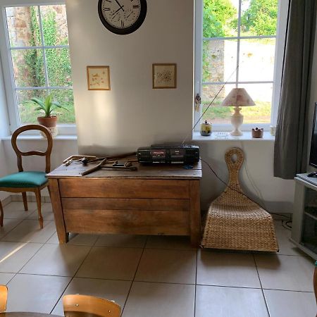 Busset Liages Situe Dans Le Bourbonnais 1 Chambres Lit Double Et Un Clic Clac Exterior photo